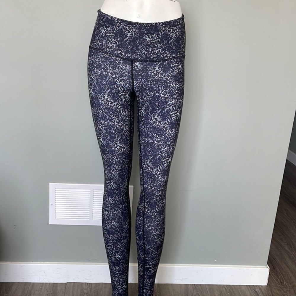Lululemon size 6 leggings